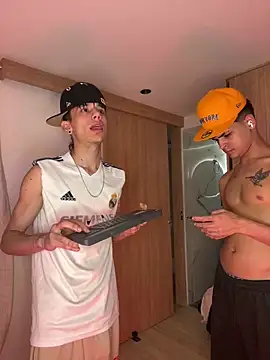 Snapshot of TheBatMansion chatting on 03-05-26, 05:47 TheBatMansion online show from 03-05-26, 05:47