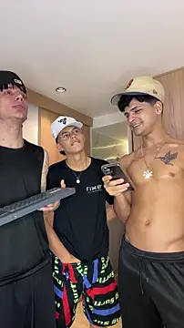 Snapshot of TheBatMansion chatting on 03-08-26, 07:06 TheBatMansion online show from 03-08-26, 07:06