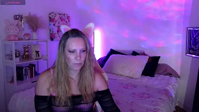 Snapshot of ArchangelTheFrancaise chatting on 02-10-26, 02:10 ArchangelTheFrancaise online show from 02-10-26, 02:10