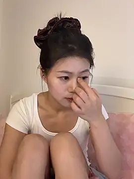 Snapshot of Nana-3 chatting on 03-06-26, 07:43 Nana-3 online show from 03-06-26, 07:43