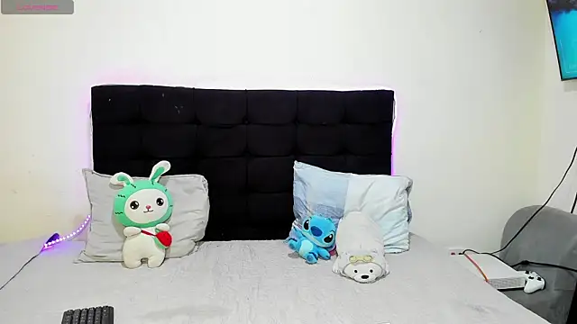 Snapshot of Vinaaly_ chatting on 03-11-26, 07:31 Vinaaly online show from 03-11-26, 07:31