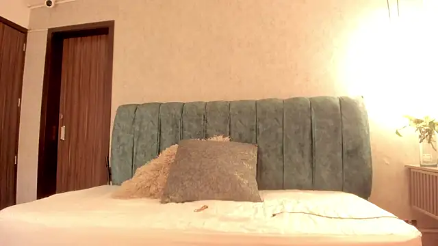 Aleera Walton online show from 04-21-26, 08:01