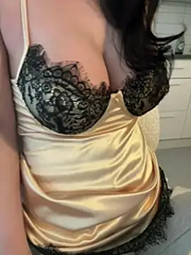 Snapshot of Sara0202 chatting on 02-21-26, 02:29 Sara0202 online show from 02-21-26, 02:29