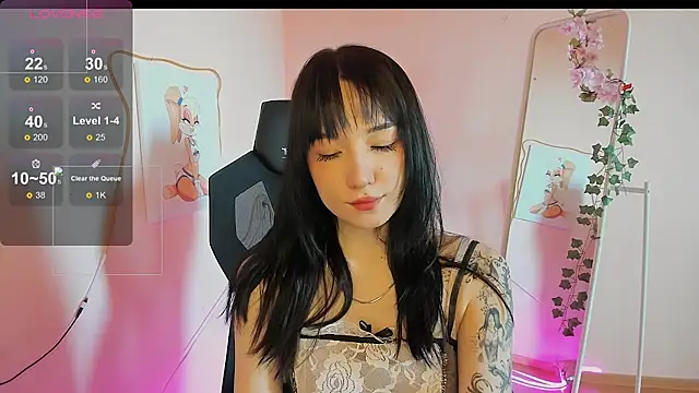 AliceeinWonderlanddd online show from 04-30-26, 01:45