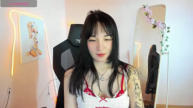 AliceeinWonderlanddd online show from 05-18-26, 03:02