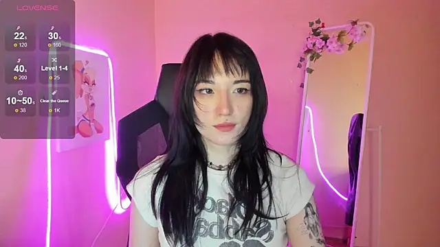 AliceeinWonderlanddd online show from 06-11-26, 02:11
