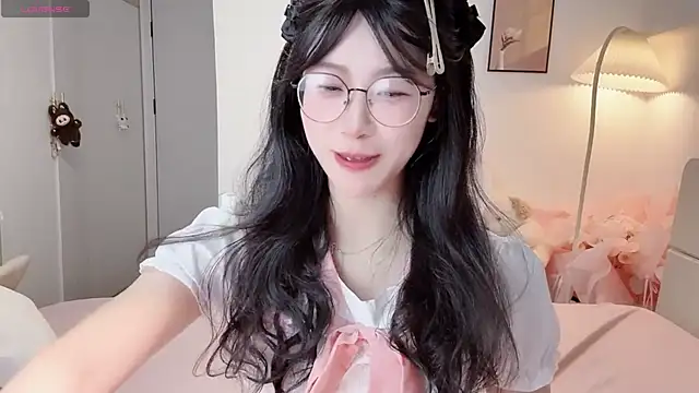 Snapshot of Luminous4173 chatting on 07-17-26, 01:18 Luminous4173 online show from 07-17-26, 01:18