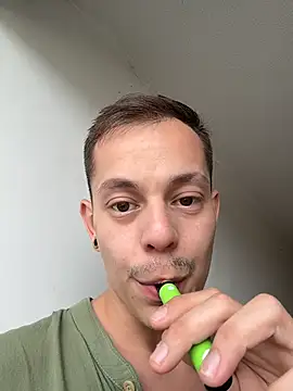 Snapshot of AxelMuller chatting on 02-08-26, 01:03 AxelMuller online show from 02-08-26, 01:03