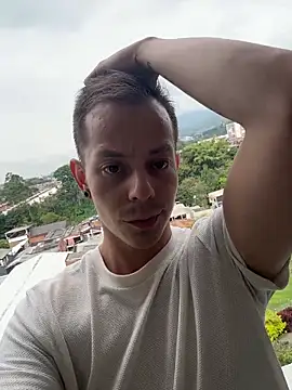 Snapshot of AxelMuller chatting on 03-25-26, 02:45 AxelMuller online show from 03-25-26, 02:45