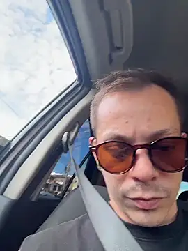 Snapshot of AxelMuller chatting on 04-02-26, 12:47 AxelMuller online show from 04-02-26, 12:47