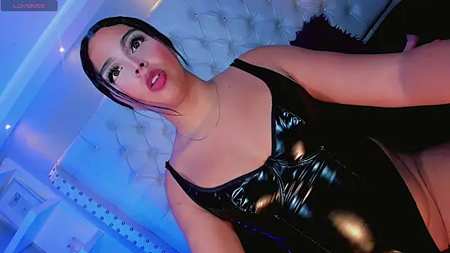 Maia Hotts online show from 05-15-26, 07:54