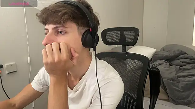 Snapshot of vitoraugustoxxx chatting on 02-09-26, 02:43 vitoraugustoxxx online show from 02-09-26, 02:43