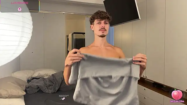 Snapshot of vitoraugustoxxx chatting on 02-24-26, 09:13 vitoraugustoxxx online show from 02-24-26, 09:13