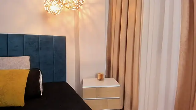 AnnaBroooks online show from 04-25-26, 12:02