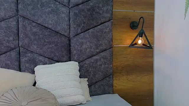 AnnieRouse   online show from 03-10-26, 11:37