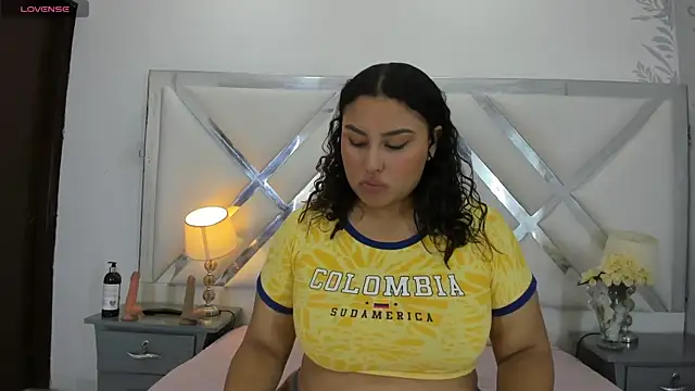 Snapshot of yaragarcia chatting on 06-18-26, 04:35 yaragarcia online show from 06-18-26, 04:35