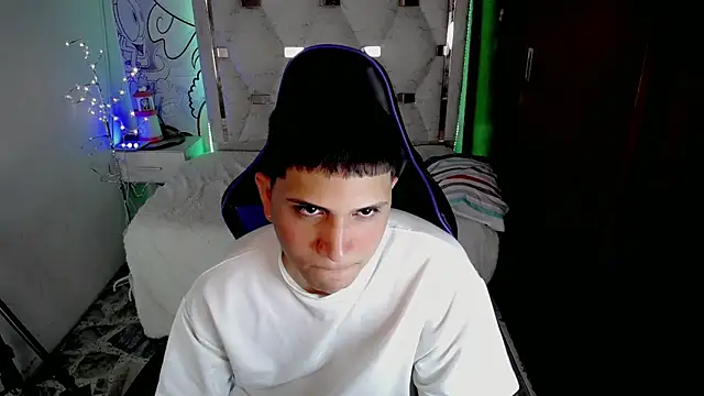 Black diamondd  online show from 04-23-26, 03:36