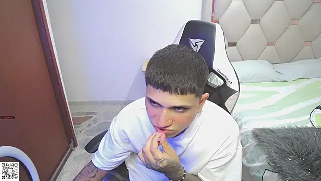 Black diamondd  online show from 04-25-26, 03:42