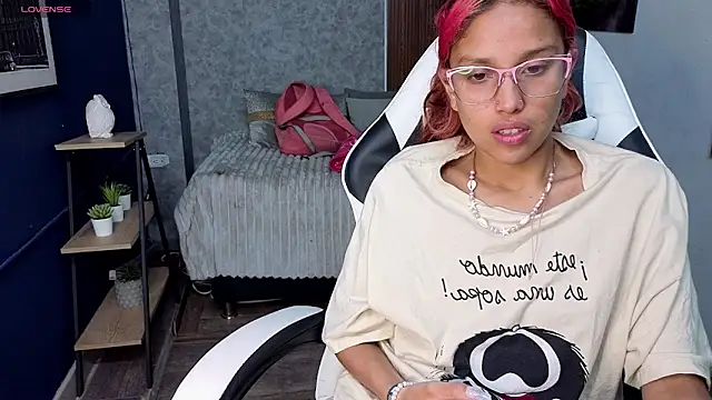 saphire  online show from 06-18-26, 02:10