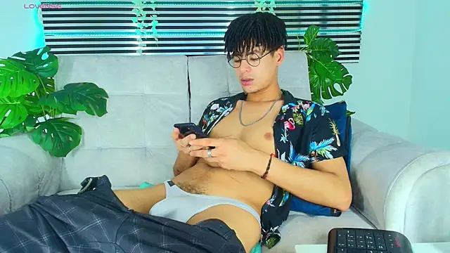 ThiiagoSaeenz online show from 04-24-26, 03:42