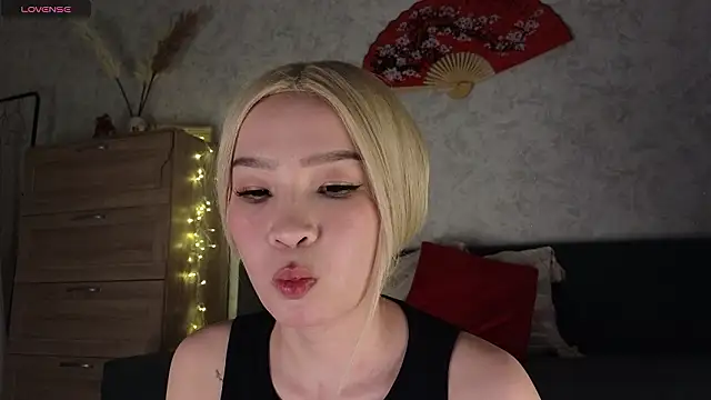 Snapshot of saya_li11 chatting on 02-09-26, 04:27 saya li11 online show from 02-09-26, 04:27