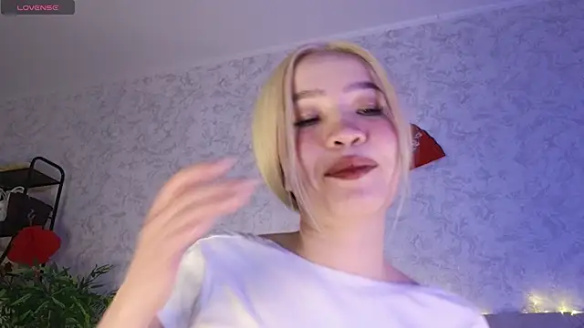 Snapshot of saya_li11 chatting on 02-14-26, 05:26 saya li11 online show from 02-14-26, 05:26