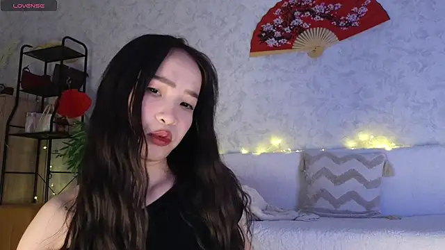 Snapshot of saya_li11 chatting on 02-19-26, 04:14 saya li11 online show from 02-19-26, 04:14