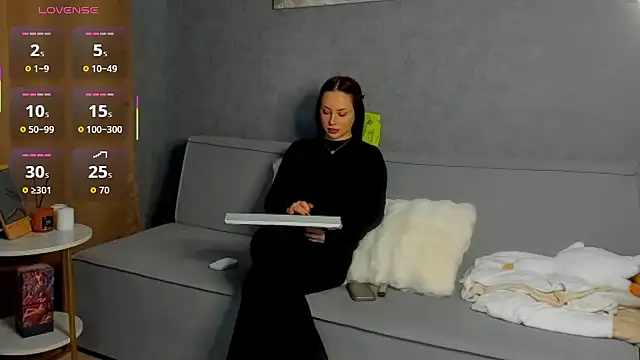 Snapshot of aelin_day chatting on 02-13-26, 06:42 aelin day online show from 02-13-26, 06:42