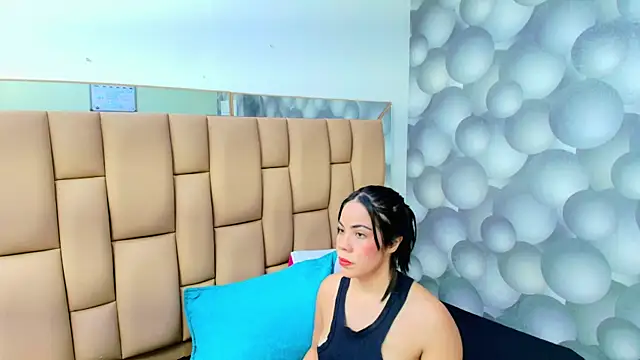 melany roberts  online show from 07-21-26, 03:42