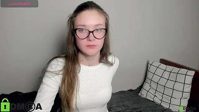 Snapshot of Elina_X chatting on 05-11-26, 04:15 Elina X online show from 05-11-26, 04:15