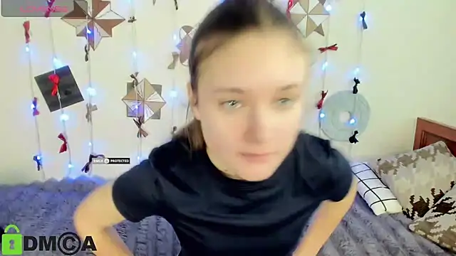 Snapshot of Elina_X chatting on 06-13-26, 01:31 Elina X online show from 06-13-26, 01:31