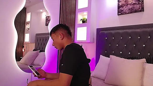 Snapshot of Fancy_Vixen chatting on 02-18-26, 03:24 Fancy Vixen online show from 02-18-26, 03:24