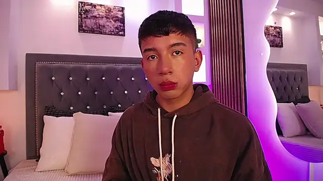 Snapshot of Fancy_Vixen chatting on 03-04-26, 03:34 Fancy Vixen online show from 03-04-26, 03:34