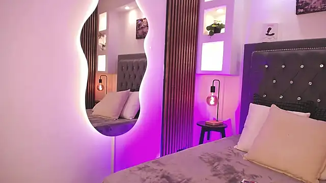 Snapshot of Fancy_Vixen chatting on 03-08-26, 03:43 Fancy Vixen online show from 03-08-26, 03:43