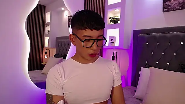 Snapshot of Fancy_Vixen chatting on 03-14-26, 04:29 Fancy Vixen online show from 03-14-26, 04:29