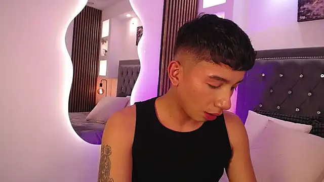 Snapshot of Fancy_Vixen chatting on 03-16-26, 04:07 Fancy Vixen online show from 03-16-26, 04:07