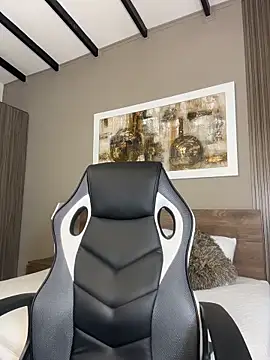 luci butterfly online show from 03-09-26, 12:53