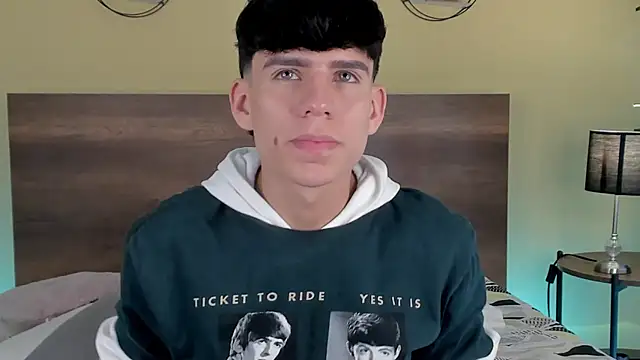 Snapshot of Angel_eros_ chatting on 02-13-26, 05:25 Angel eros online show from 02-13-26, 05:25