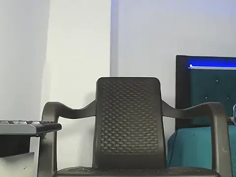 Snapshot of hotboyluxe chatting on 04-30-26, 01:28 hotboyluxe online show from 04-30-26, 01:28