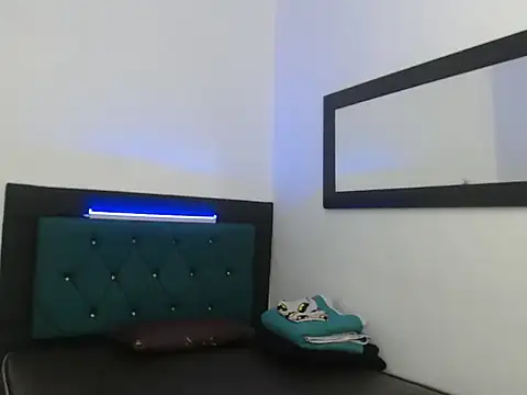 Snapshot of hotboyluxe chatting on 05-11-26, 12:22 hotboyluxe online show from 05-11-26, 12:22