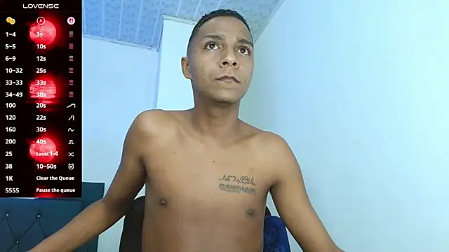 Snapshot of hotboyluxe chatting on 06-08-26, 10:32 hotboyluxe online show from 06-08-26, 10:32