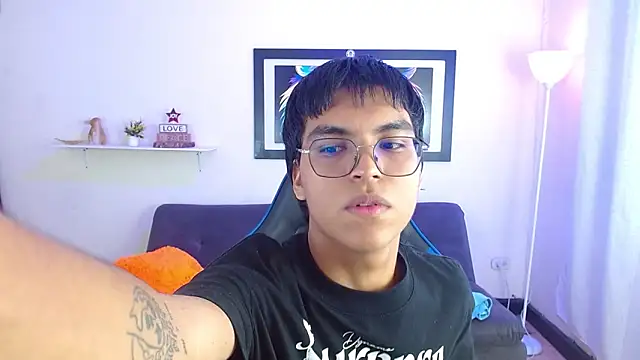 Maecum18 online show from 04-23-26, 08:55