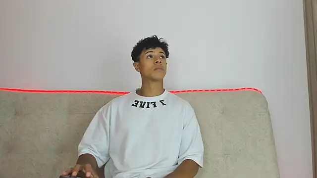 Snapshot of _Alex_Colton chatting on 03-06-26, 10:06 Alex Colton online show from 03-06-26, 10:06