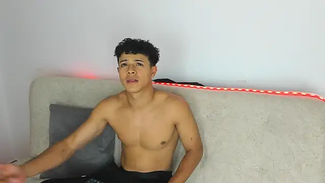 Snapshot of _Alex_Colton chatting on 03-08-26, 02:15 Alex Colton online show from 03-08-26, 02:15