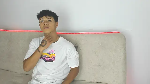 Snapshot of _Alex_Colton chatting on 03-08-26, 10:13 Alex Colton online show from 03-08-26, 10:13