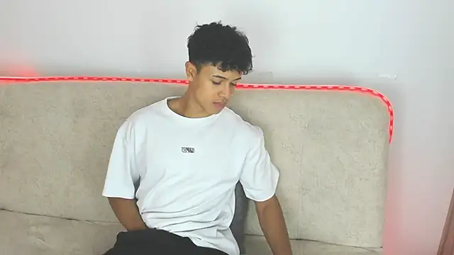 Snapshot of _Alex_Colton chatting on 03-11-26, 10:05 Alex Colton online show from 03-11-26, 10:05