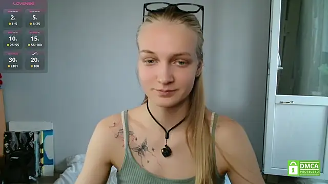 Snapshot of Alex-wer chatting on 06-12-26, 08:02 Alex-wer online show from 06-12-26, 08:02