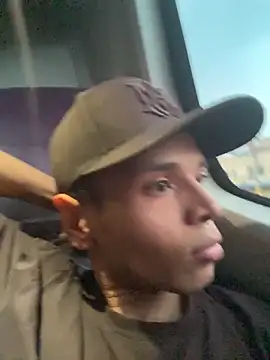 Snapshot of Alejandroo_Montenegro chatting on 02-28-26, 08:43 Alejandroo Montenegro online show from 02-28-26, 08:43