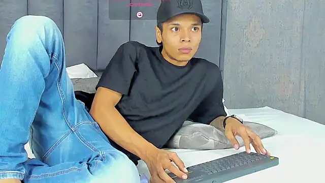 Snapshot of Alejandroo_Montenegro chatting on 03-14-26, 01:23 Alejandroo Montenegro online show from 03-14-26, 01:23