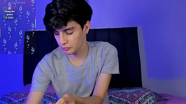 axxxel twink online show from 04-28-26, 02:21